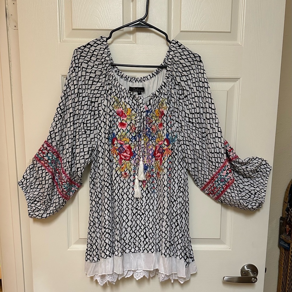 A Calessa brand feminine blouse. New w/out tags, size 1X.